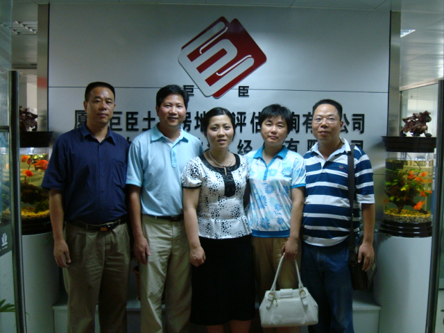 �����з��ز�����Э��᳤�������Ա����͡���ɺ����������˵������з��ز�����Э��ȥ�ιۡ�ѧϰ������